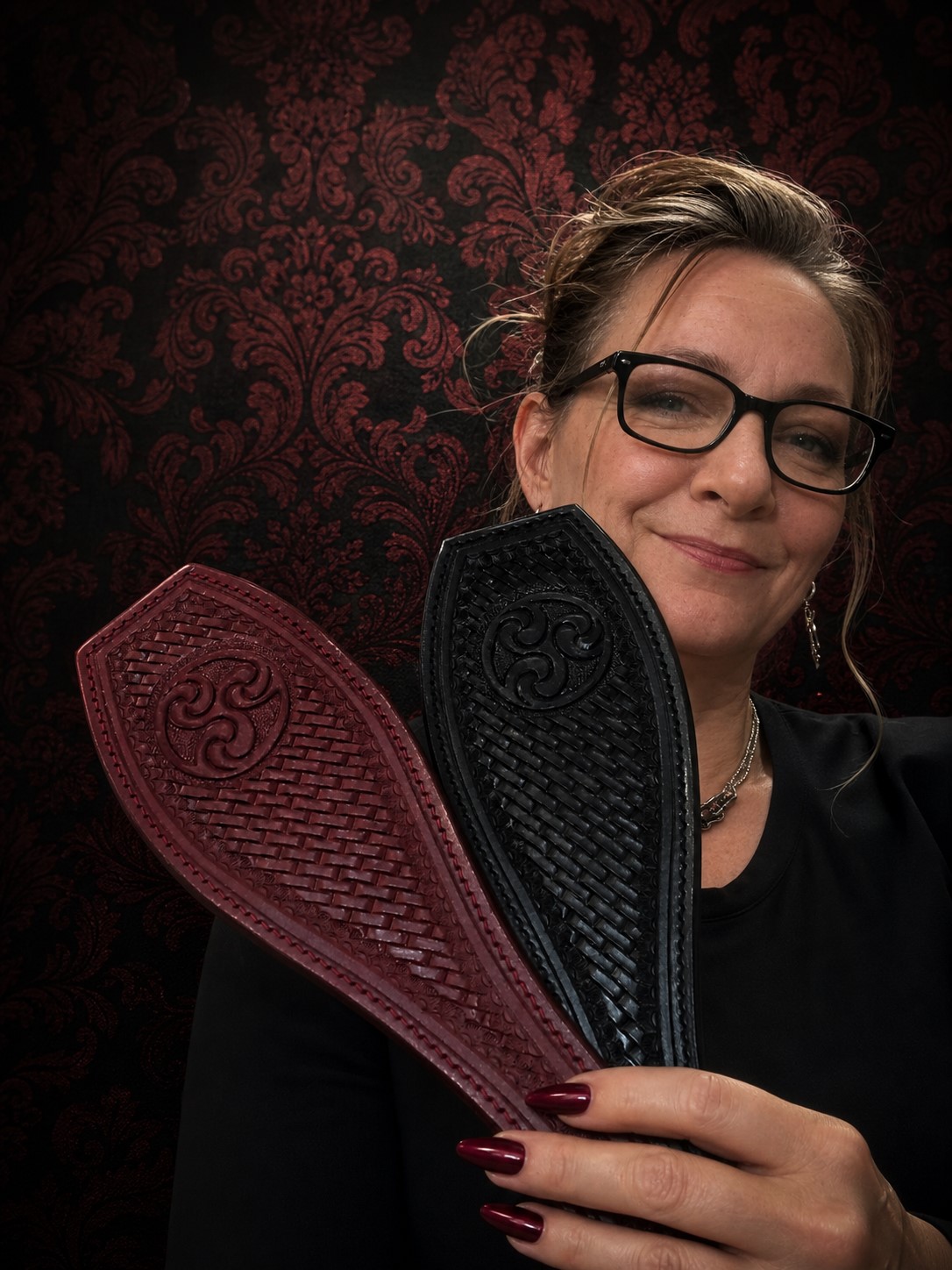 Punziertes Lederpaddle in zwei Farben